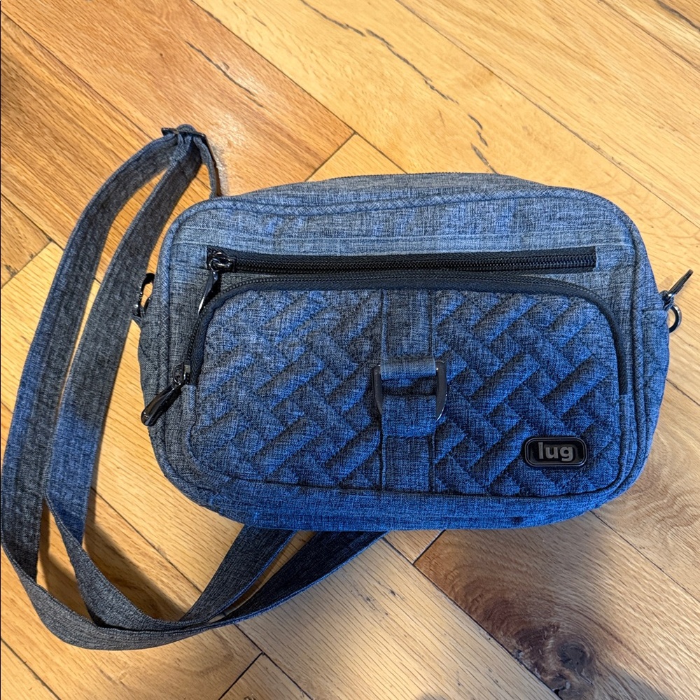 Lug Carousel crossbody like new in grey